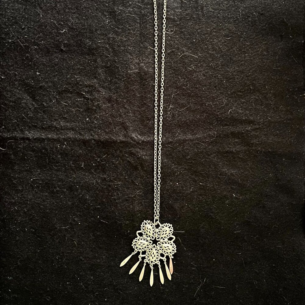 Vintage Muted Silver Tone ‘Floral Inspired’ Pendant/Chain